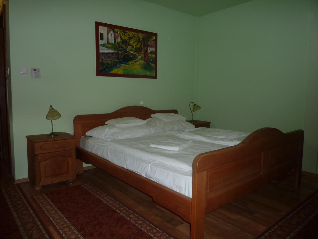 Bed and Breakfast Naspolya Panzio Es Etterem Bataapati Экстерьер фото